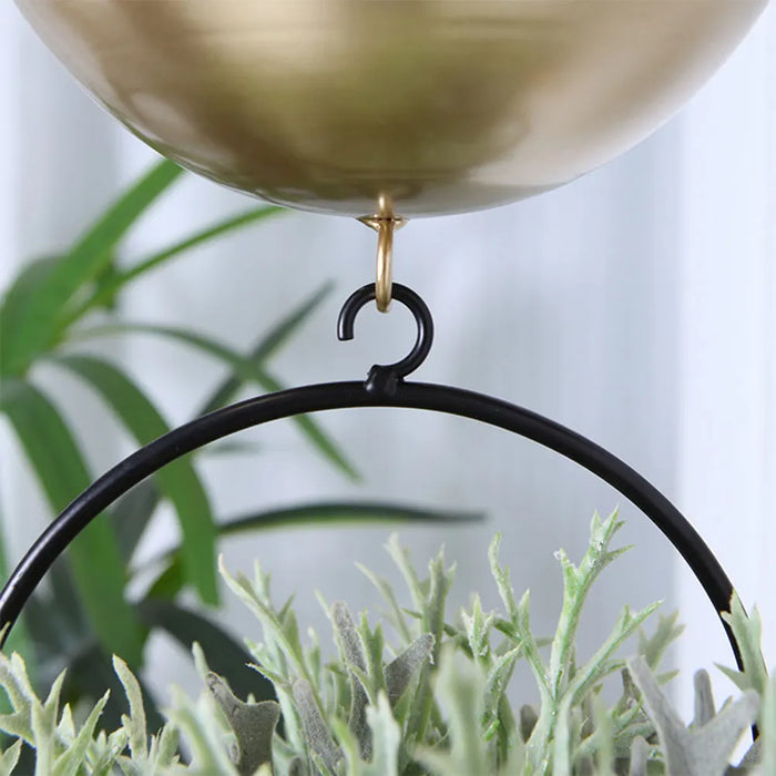 Elegant Hanging Iron Plant Holder - Stylish Décor for Indoor and Outdoor Spaces
