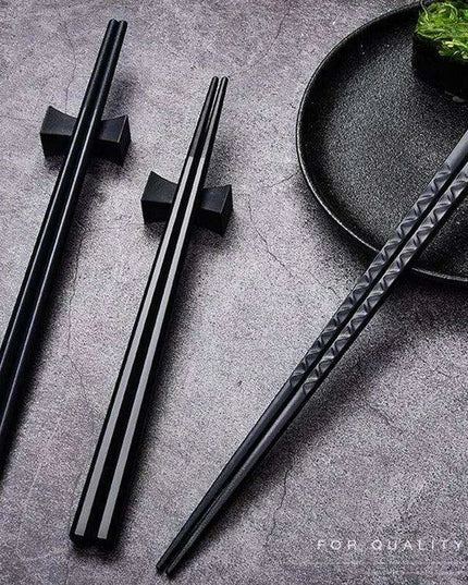 Elegant Black Sakura Fiber Chopsticks - Perfect for Sushi & Noodle Lovers