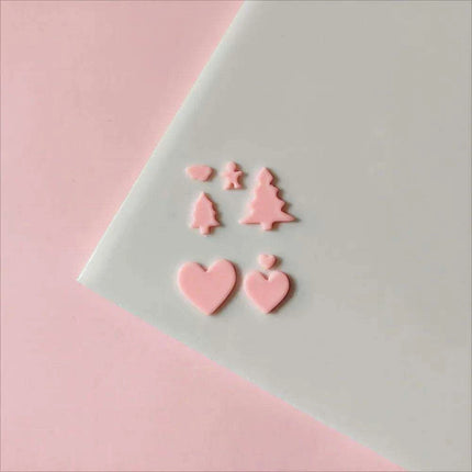 Festive Creations Earring Mold: Design Playful Red Lips & Enchanting Christmas House Shapes