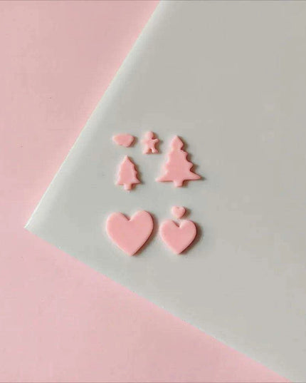 Festive Creations Earring Mold: Design Playful Red Lips & Enchanting Christmas House Shapes