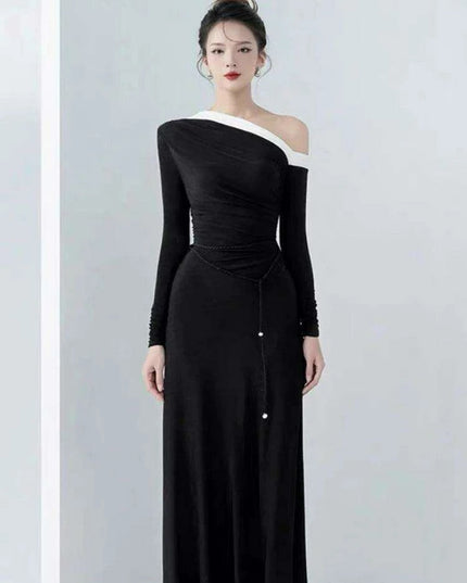 Autumn Dress with Distinctive Diagonal Collar and Lace-up