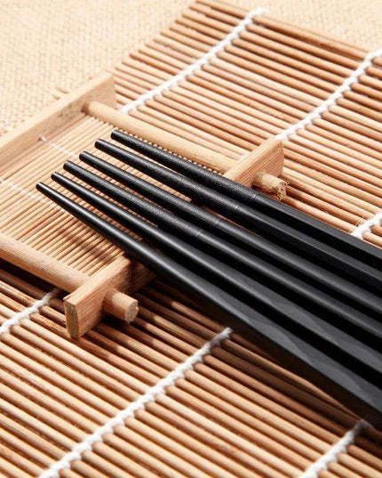 Sophisticated Black Fiberglass Chopsticks - Non-Slip Utensils for Sushi and Asian Dishes
