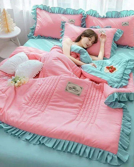 Chic Summer Lightweight Comforter with Ruffled Edges