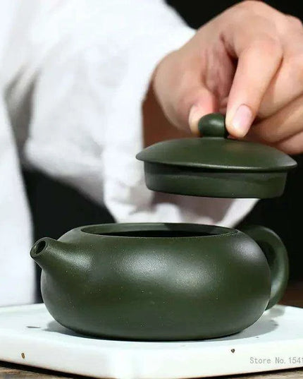 Elegant 190ml Yixing Zisha Teapot - A Handcrafted Masterpiece for Tea Aficionados