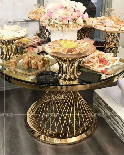 Exquisite Golden Outdoor Wedding Table Ensemble with Stylish Stainless Steel Cake Stand