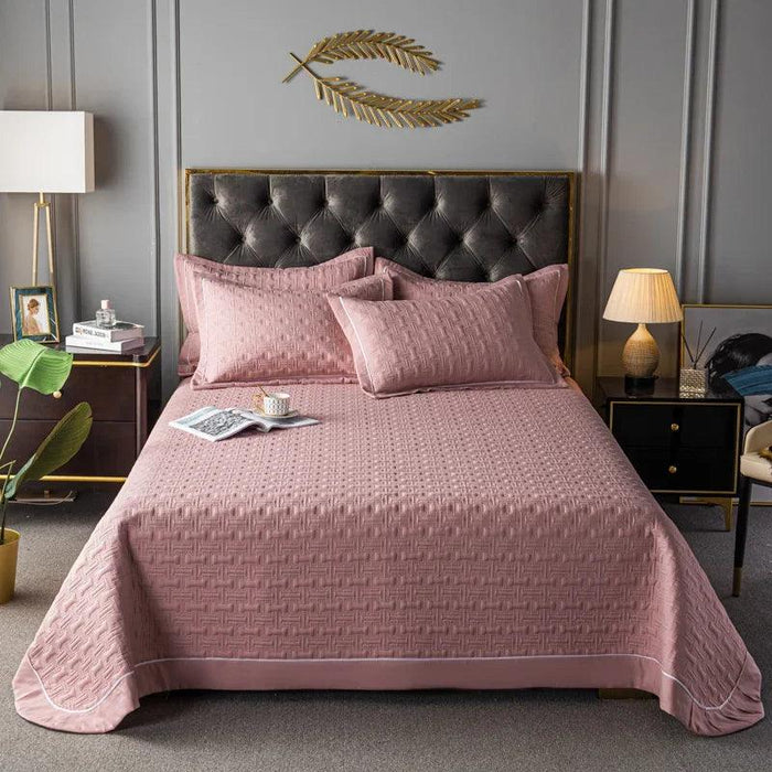 Luxurious Multi-Functional Plaid Bedspread - Elegant Euro-Style Quilted Coverlet for All Season Comfort