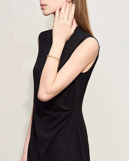 Chic Minimalist Sleeveless Black Dress for Women - Elegant Slim Fit with Modern Half-High Neck Design