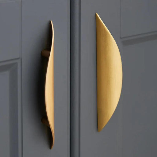 Luxurious Gold Leaf-Design Cabinet Pulls for Contemporary Homes