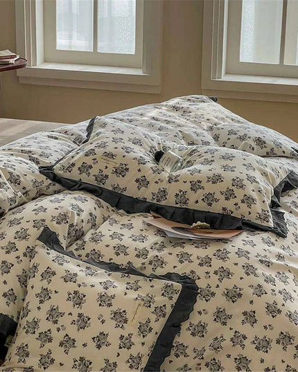 Vintage Lace Floral Egyptian Cotton 4-Piece Bedding Set with Shams