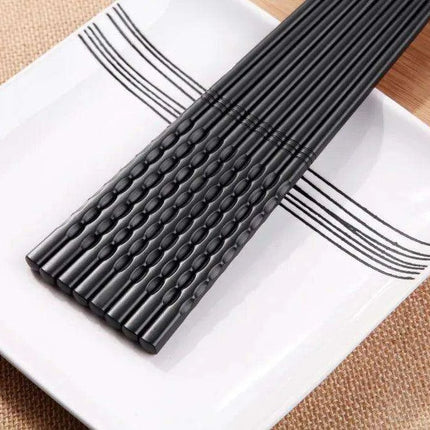 Sophisticated Black Fiberglass Chopsticks - Non-Slip Utensils for Sushi and Asian Dishes