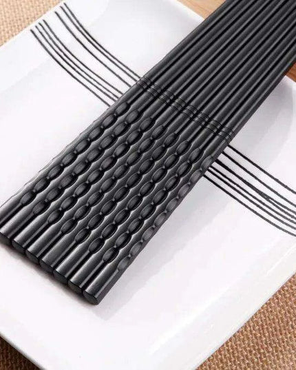 Sophisticated Black Fiberglass Chopsticks - Non-Slip Utensils for Sushi and Asian Dishes