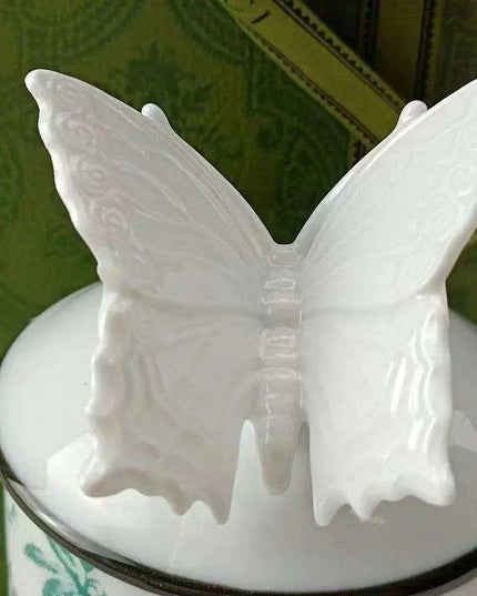 Charming European Ceramic Mug Set with Lid - Elegant Gift Box for a Delightful Drinking Experience