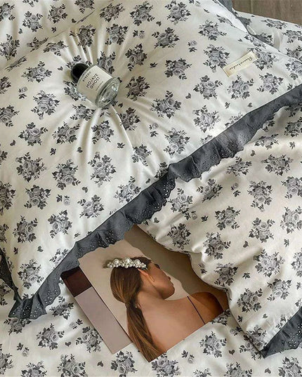 Vintage Lace Floral Egyptian Cotton 4-Piece Bedding Set with Shams