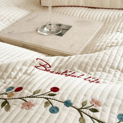 Minimalist Quilted Cotton Flower Bedding Set — 4-Piece, Double / Queen / King