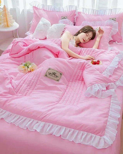 Chic Summer Lightweight Comforter with Ruffled Edges