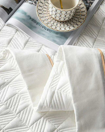 Luxurious Multi-Functional Plaid Bedspread - Elegant Euro-Style Quilted Coverlet for All Season Comfort