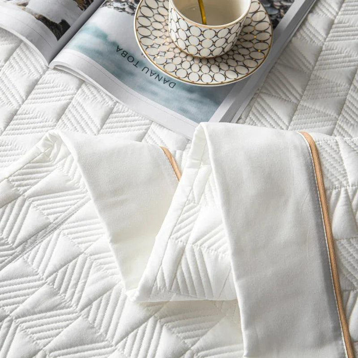 Luxurious Multi-Functional Plaid Bedspread - Elegant Euro-Style Quilted Coverlet for All Season Comfort