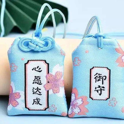 Lucky Cat Prosperity Amulet Keychain - Maneki Neko Charm D547