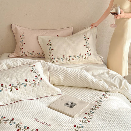 Minimalist Quilted Cotton Flower Bedding Set — 4-Piece, Double / Queen / King