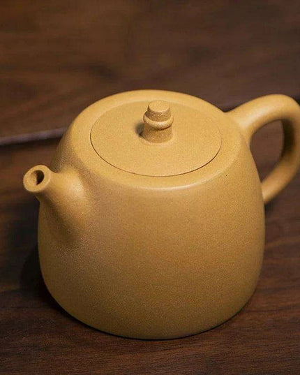 Elegant 460ML Yixing Zisha Clay Teapot with Gold Accents for Tea Enthusiasts