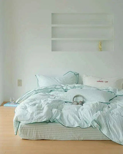 Mint Green Washed Cotton 4-Piece Bedding Set - Chic Duvet Cover for Dorm Rooms and Student Living
