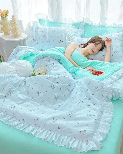 Chic Summer Lightweight Comforter with Ruffled Edges