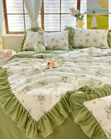 Charming Rabbit Pattern Seersucker Quilt