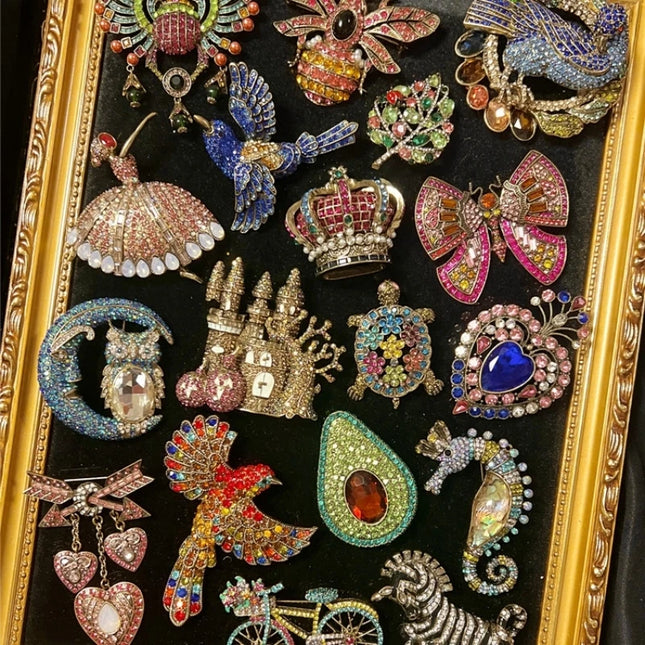 SKEDS Vintage Luxury Crystal Brooch Pin - Exquisite Antique Design