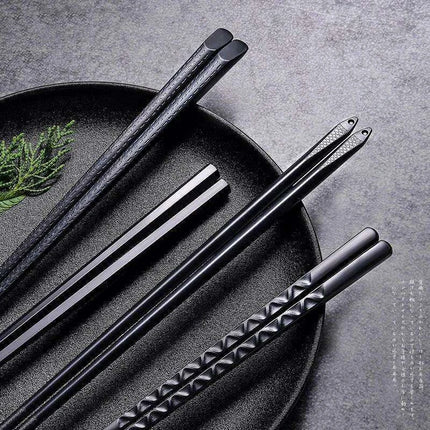 Elegant Black Sakura Fiber Chopsticks - Perfect for Sushi & Noodle Lovers