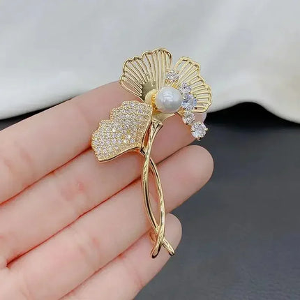 Emerald Crystal Butterfly Brooch — Palace-Style Alloy Pin for Suits & Coats