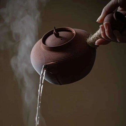 Artisan 600ml Japanese Clay Teapot - Handcrafted Ceramic Kettle with Ergonomic Handle for Authentic Tea Brewing