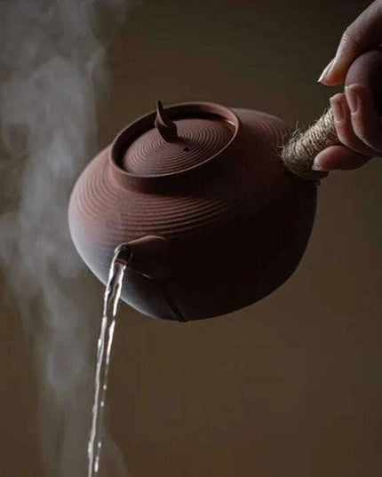 Artisan 600ml Japanese Clay Teapot - Handcrafted Ceramic Kettle with Ergonomic Handle for Authentic Tea Brewing
