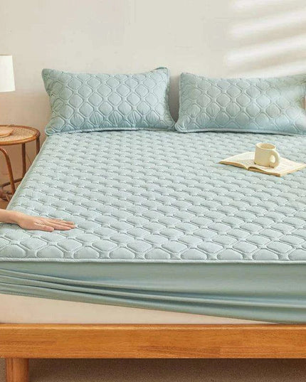 Waterproof Thick Fitted Sheet for All Mattress Sizes - Cozy and Protective Bedding Solution