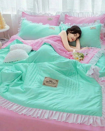 Chic Summer Lightweight Comforter with Ruffled Edges