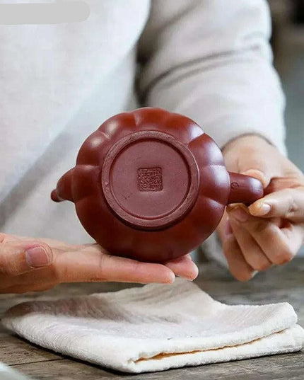 Elegant Yixing Purple Clay Teapot - 200ml Dahongpao Design with Integrated Mesh Filter for the Discerning Tea Enthusiast
