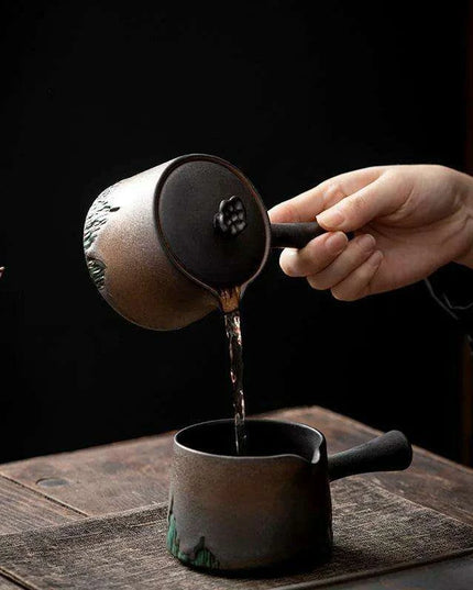 Elegant Gilt Ceramic Teapot with Comfortable Side Handle for Authentic Chinese Tea Ceremony