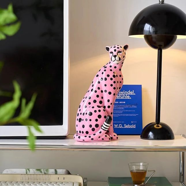 Pink Leopard Resin Statuette – Light Luxury Home Decor Figurine