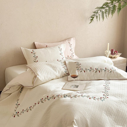 Minimalist Quilted Cotton Flower Bedding Set — 4-Piece, Double / Queen / King
