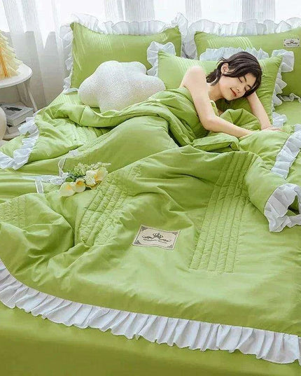 Chic Summer Lightweight Comforter with Ruffled Edges