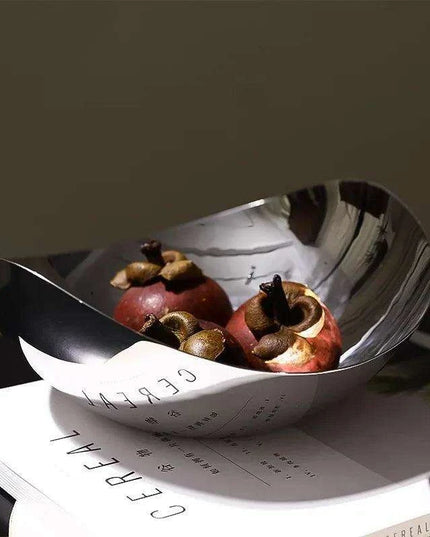 Elegant Extra-Large 304 Stainless Steel Serving Bowl for Stylish Entertaining and Home Accents
