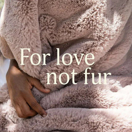 Sakura Blossom Eco-Friendly Plush Queen Size Faux Fur Throw - Marshmallow Comfort Blanket - Très Elite