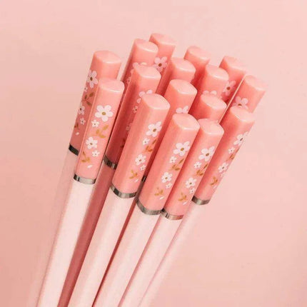 Sakura Elegance: Chic Pink Alloy Chopsticks for Gourmet Dining Delight - Très Elite