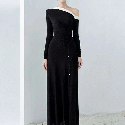 Autumn Dress with Distinctive Diagonal Collar and Lace-up