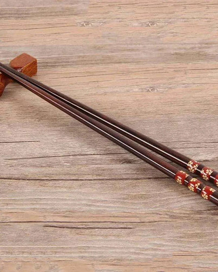 Handcrafted Japanese Wooden Chopsticks for an Authentic Culinary Experience