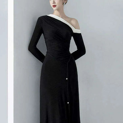 Autumn Dress with Distinctive Diagonal Collar and Lace-up