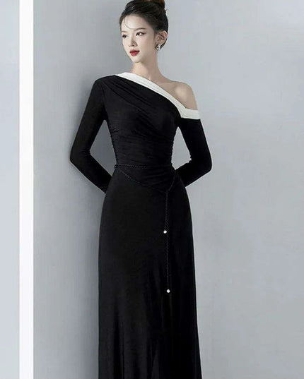 Autumn Dress with Distinctive Diagonal Collar and Lace-up