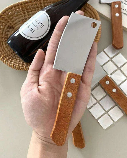 Elegant Mini Bread Cutter with Stylish Wooden Handle: Ideal for Charming Kitchens