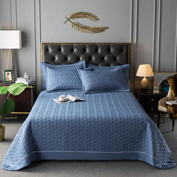 Luxurious Multi-Functional Plaid Bedspread - Elegant Euro-Style Quilted Coverlet for All Season Comfort
