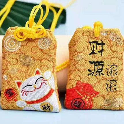 Lucky Cat Prosperity Amulet Keychain - Maneki Neko Charm D547