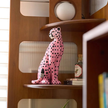 Pink Leopard Resin Statuette – Light Luxury Home Decor Figurine